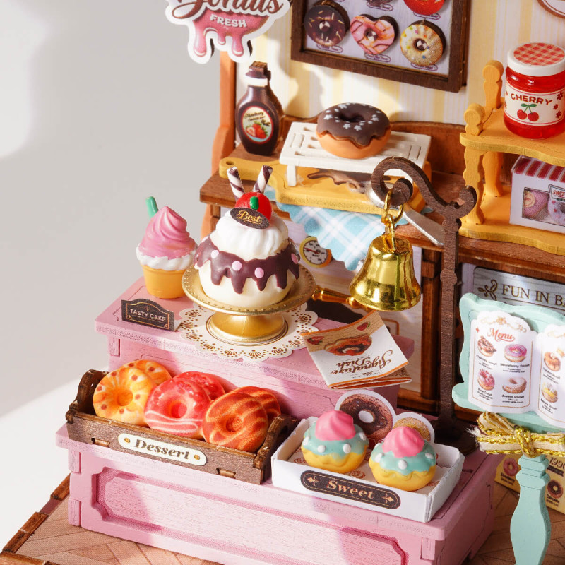 DS051 - Sweetie's Donut Shop DIY Miniature House - Hobbycity.gr - RoLife