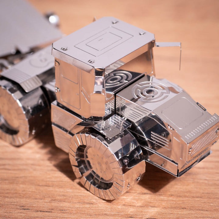 MT074 - Τρακτέρ Slobozhanets - Hobbycity.gr - Metal Time